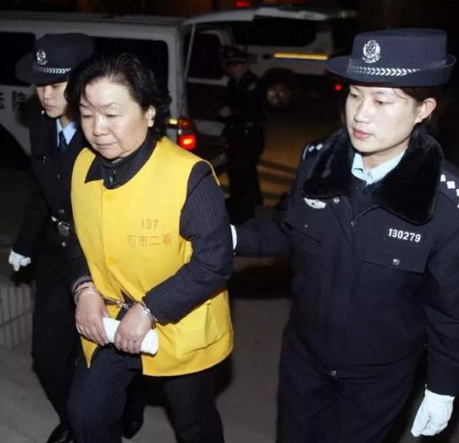 三鹿老总田文华：被判无期却屡次减刑，谁来为30万大头娃娃赎罪？
