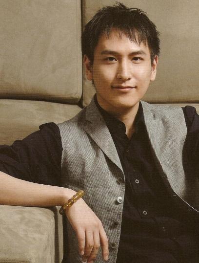汤臣一品公子汤珈铖：含金汤匙出生却身患抑郁，仅21岁身价100亿