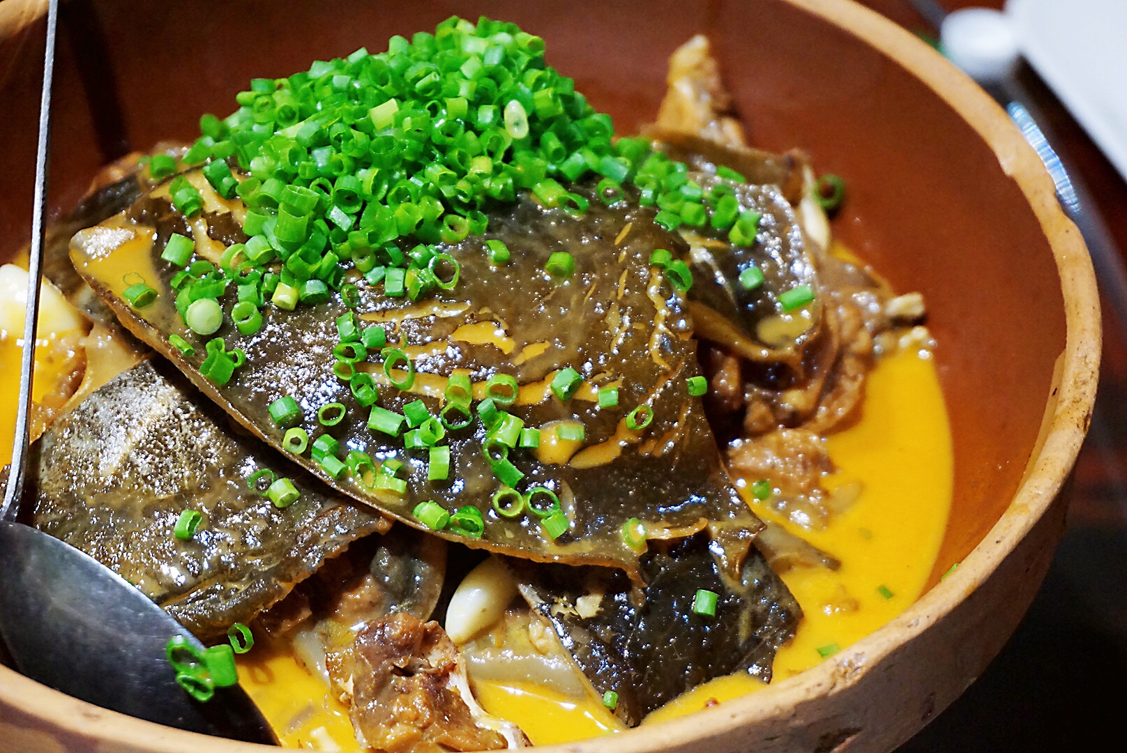 湘西甲鱼村在哪里(柳叶甲鱼村 | 隐匿在天台上的宝藏级私房土菜餐厅)