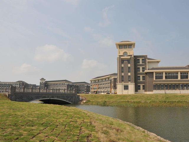 上海这所大学，从普通本科“逆袭”成双一流，网友：校名也很重要