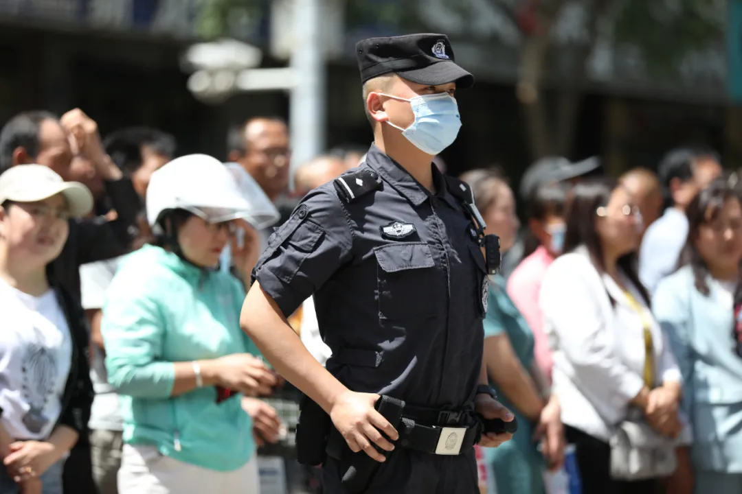 【护航高考】高考第一天，甘肃公安为梦护航！