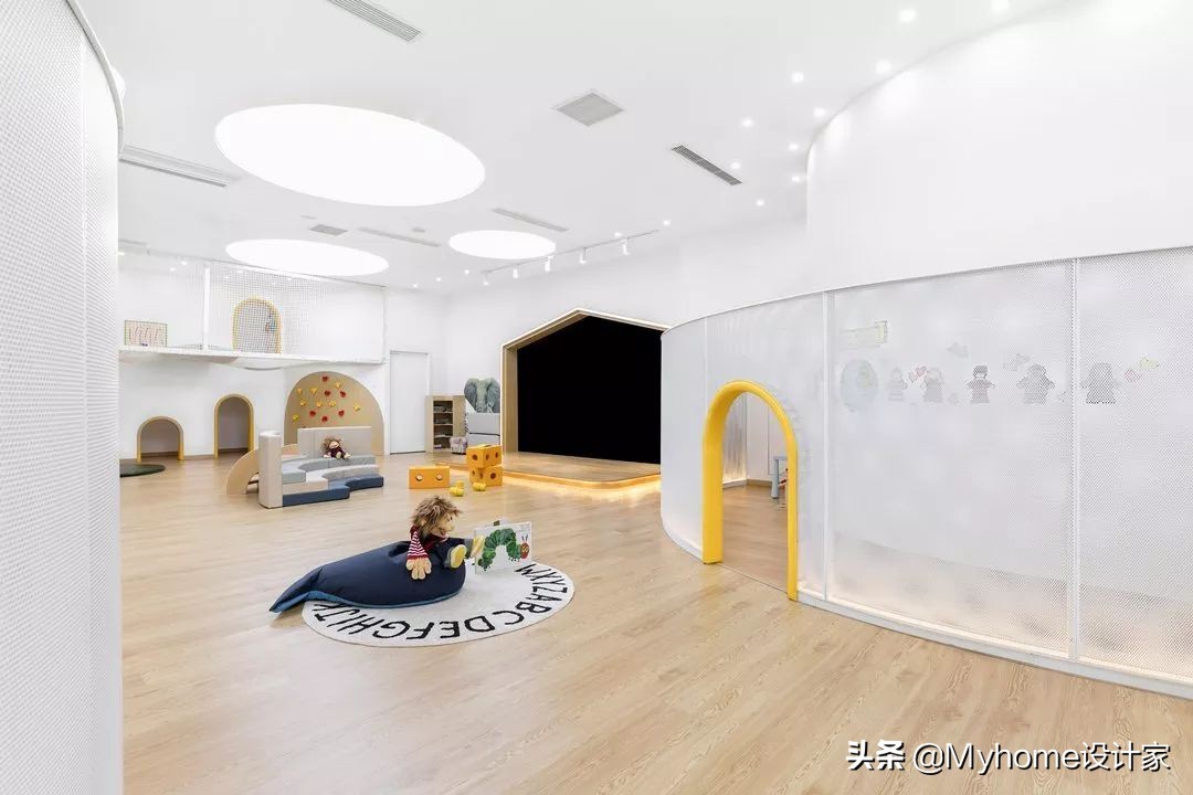 这面墙是孩子的游乐场，成人的玩具体验店，270㎡玩乐中学习