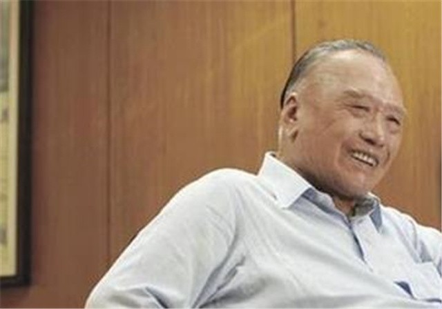 白手起家的穷小子邱德根，痛失爱妻后娶了小姨子，后患上老年痴呆