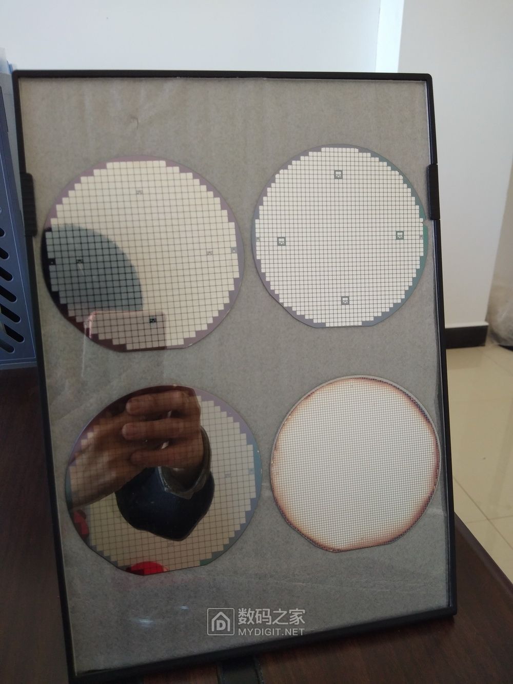 高逼格手办！整套晶圆片讲解，带领你进入芯片的内部世界