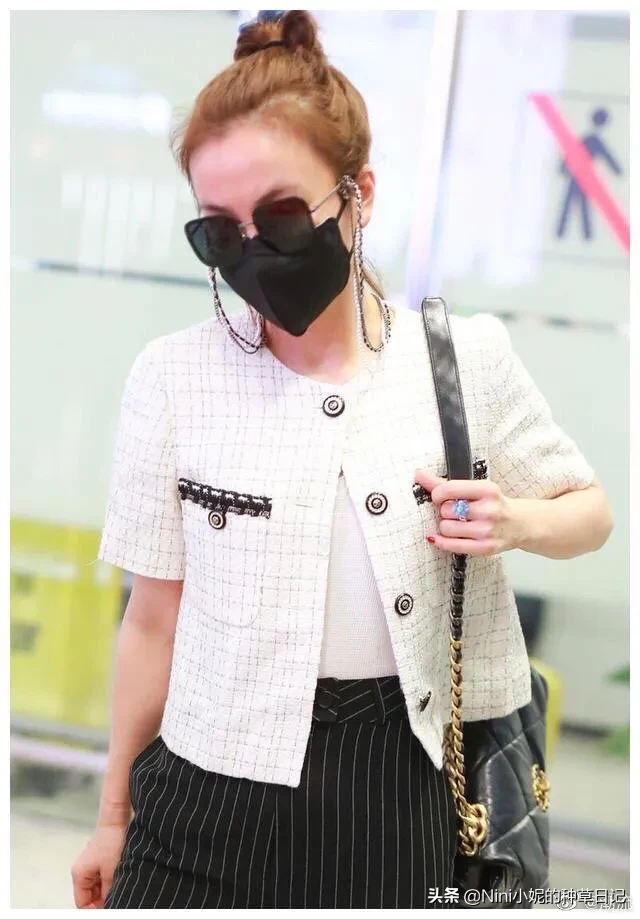 吴昕一袭格纹马甲(吴昕一袭格纹马甲图片)