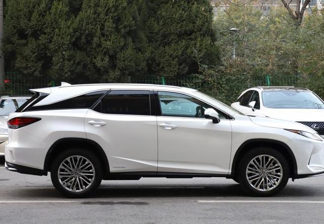 预算43万，凯迪拉克XT5和雷克萨斯RX档次谁高？车主一语道破