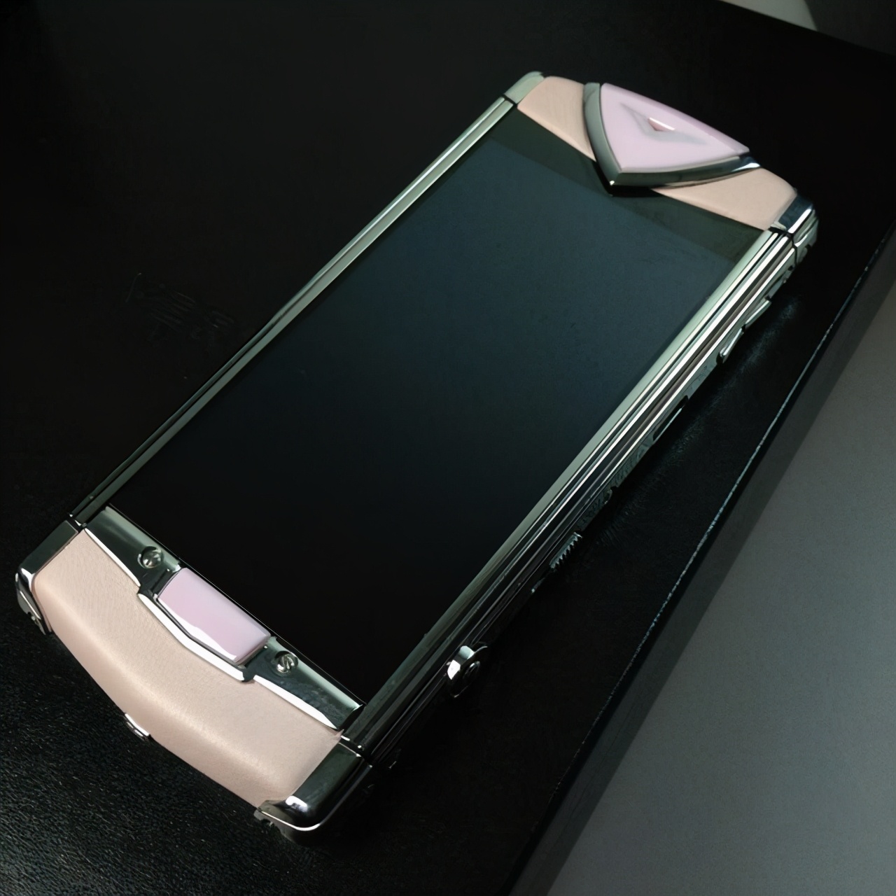 诺基亚vertu手机价格(是哪个国家的品牌及卖200多万的手机) -亿都购