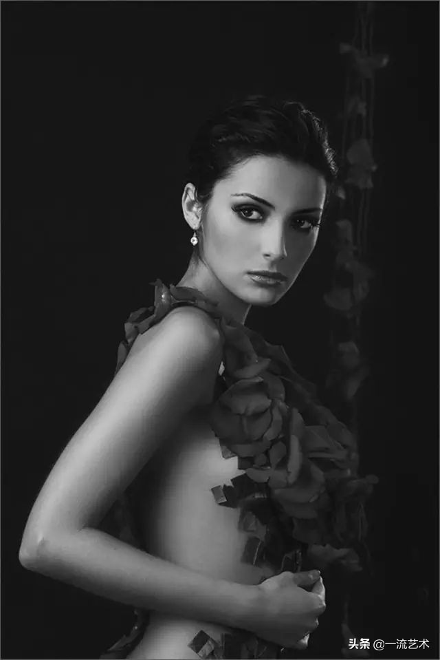 莫斯科摄影师镜头下的女人肖像，黑白唯美