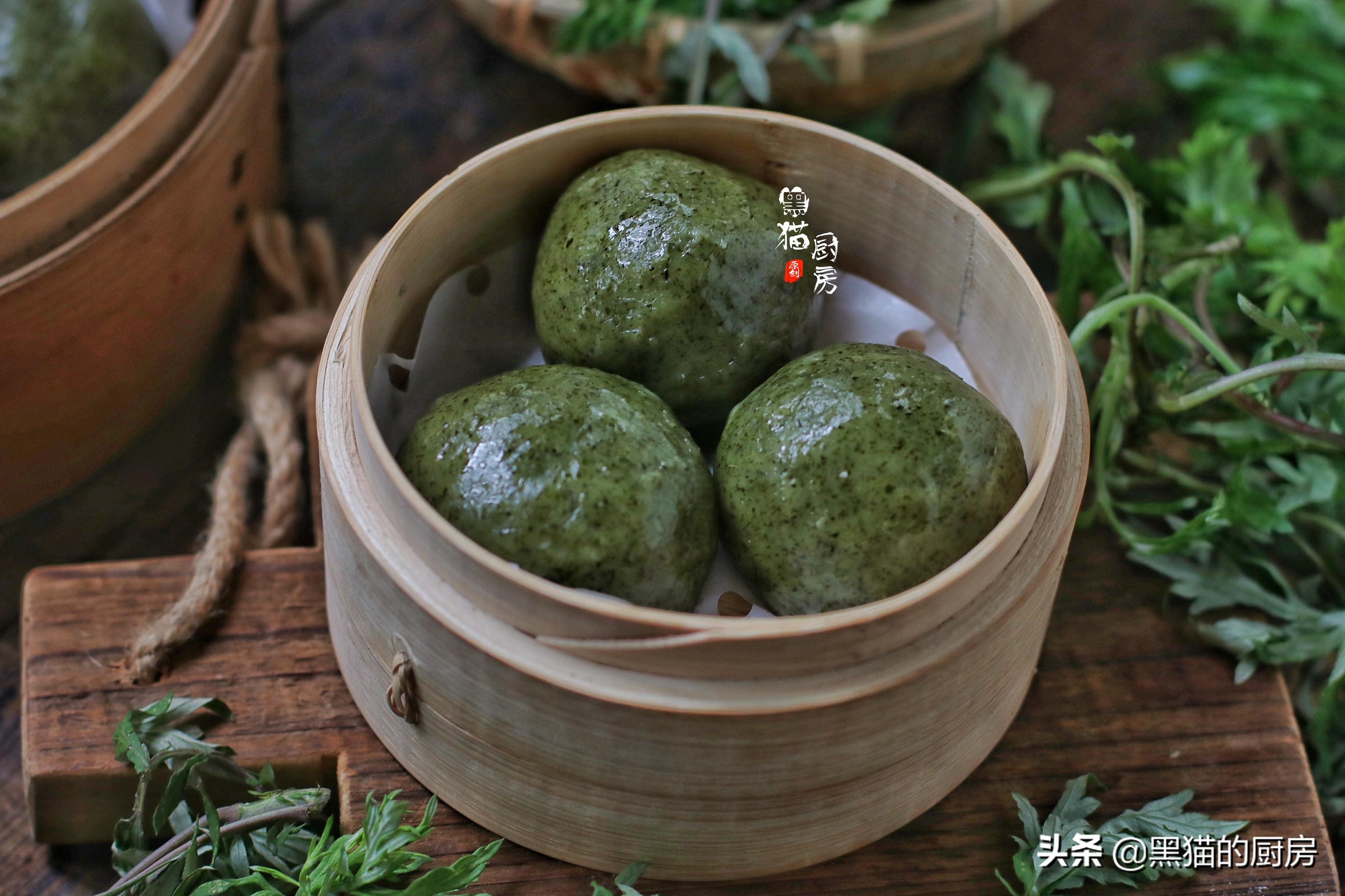 三月，南方人都不会错过这野菜，和糯米粉搭配蒸一蒸，祛湿散寒气
