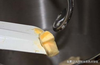 从业十年的面包师告诉你，在家怎么做香香甜甜的酥粒奶油面包