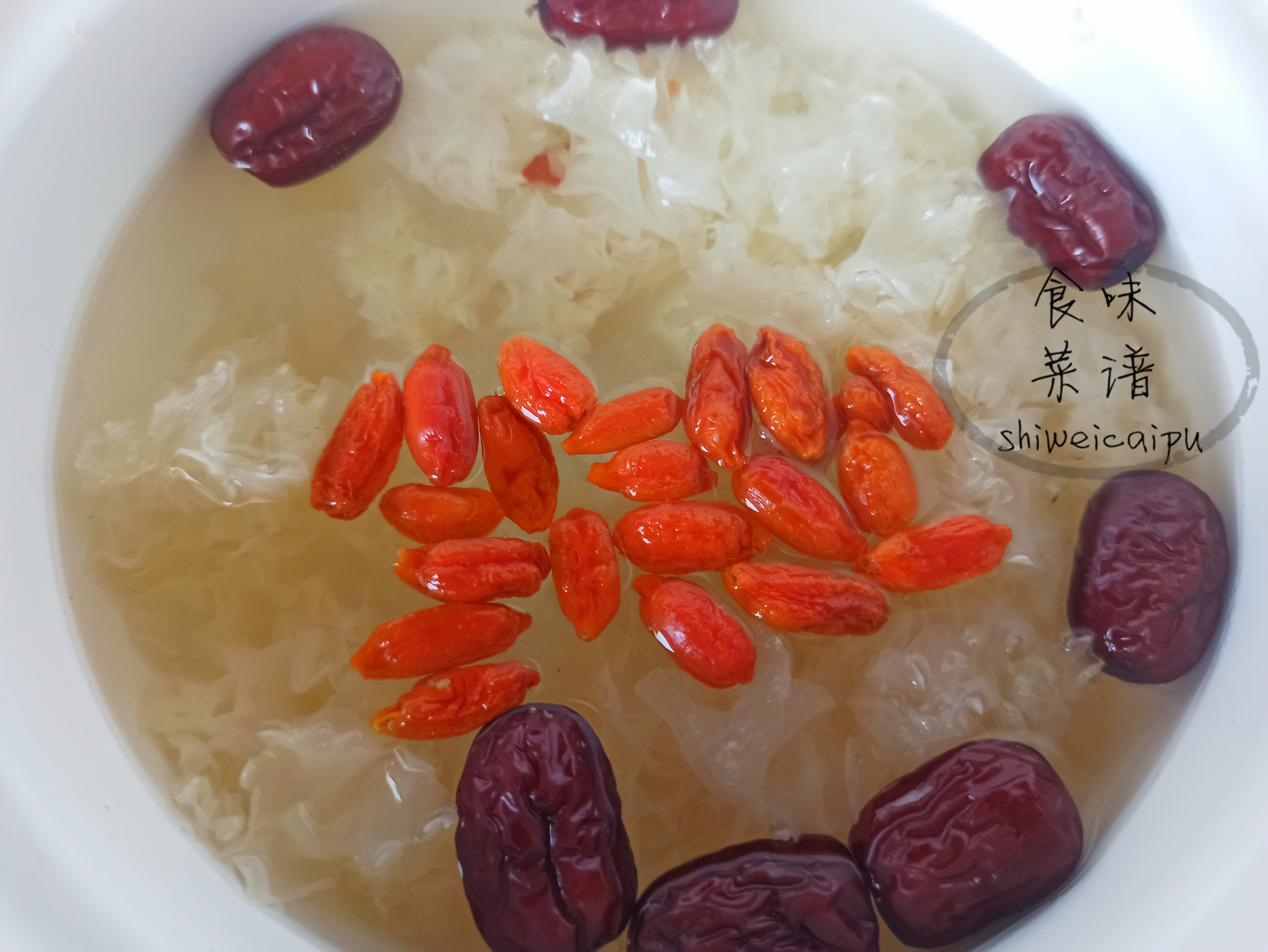 嗓子干痒不舒服，教你3款养生汤，润肺止咳很有效，成本才几块钱