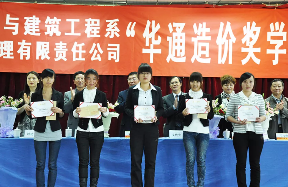 学生宿舍还有跃层双人间，眉山这所大学让隔壁学校羡慕哭了