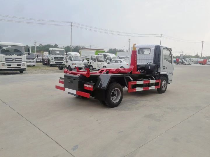 国六环卫勾臂蓝牌车箱可卸式垃圾车