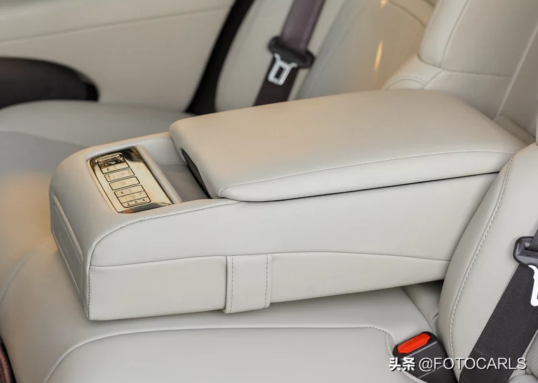 雷克萨斯LS350入门版，售价80万起，卖的就是颜值和品质？