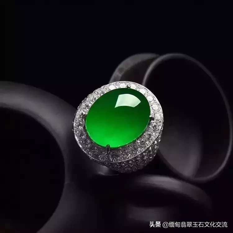 缅甸翡翠玉手镯价格(缅甸翡翠玉手镯到底多少钱一个) 缅甸翡翠玉手镯价格(缅甸翡翠玉手镯到底多少钱一个)