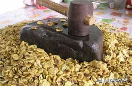 当绥德的好吃的遇上唐诗宋词和现代诗,咋看憨水流得忽啦啦家