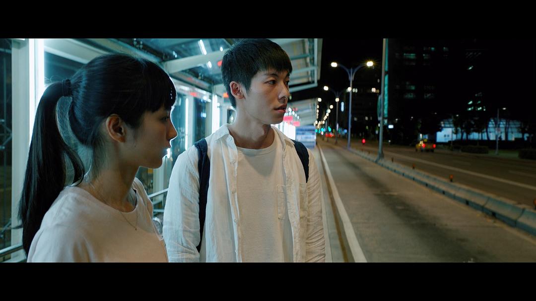 《阳光普照》:少年入监,16岁女朋友住进他家,狱里为他生下孩子