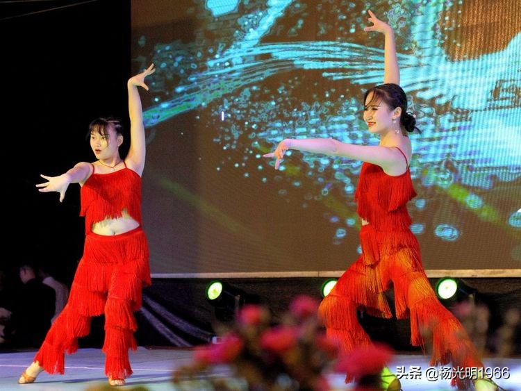 施秉一中：唱响青春   舞动人生