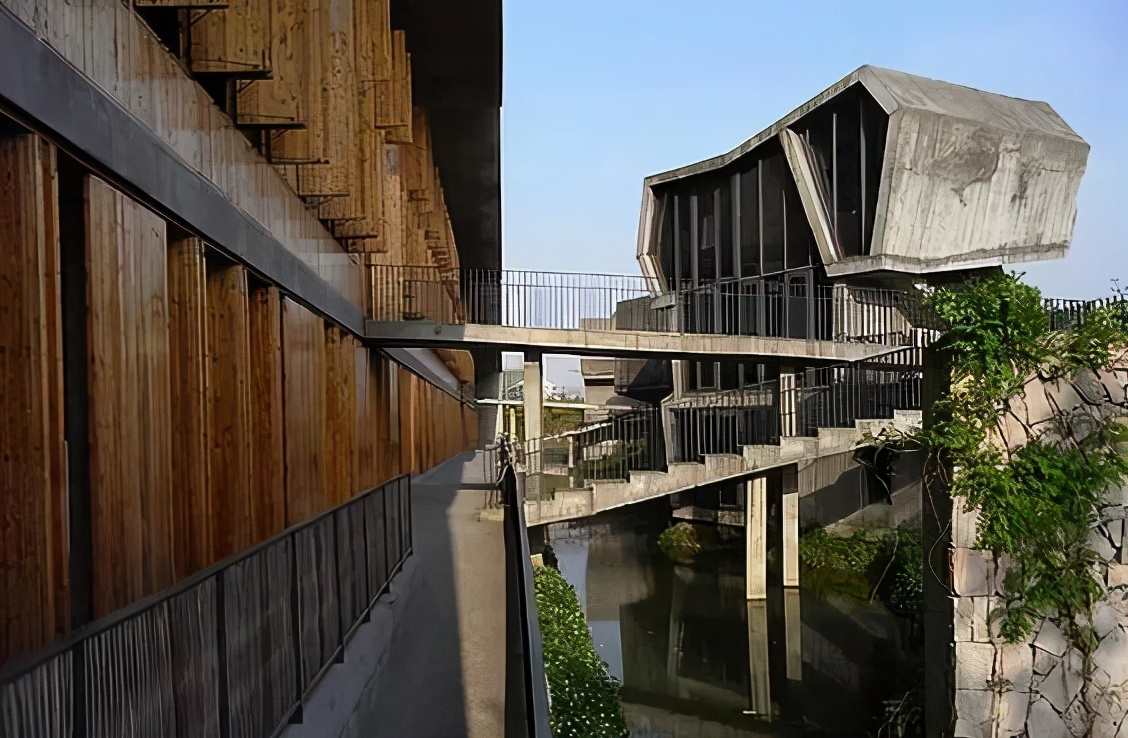 一起来看流星雨学校名字（校园建筑独特的几所高校）