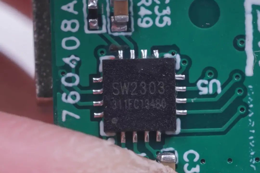 无需外置MCU，支持功率智能分配，智融65W双口氮化镓快充评测