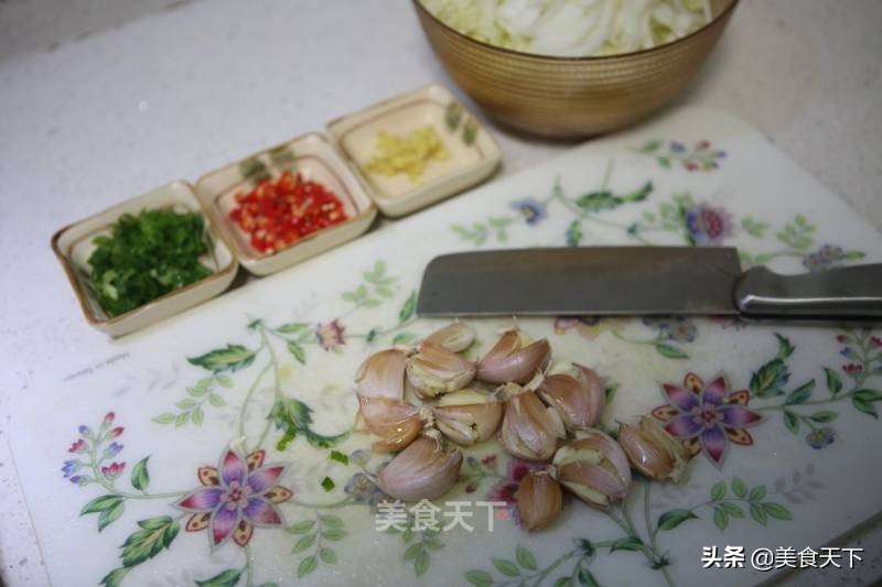 酸溜溜的味道，酸爽可口，开胃下饭，还帮油腻腻的肠胃减减负