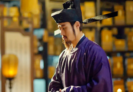 圣旨变化如何反映了皇权专制？