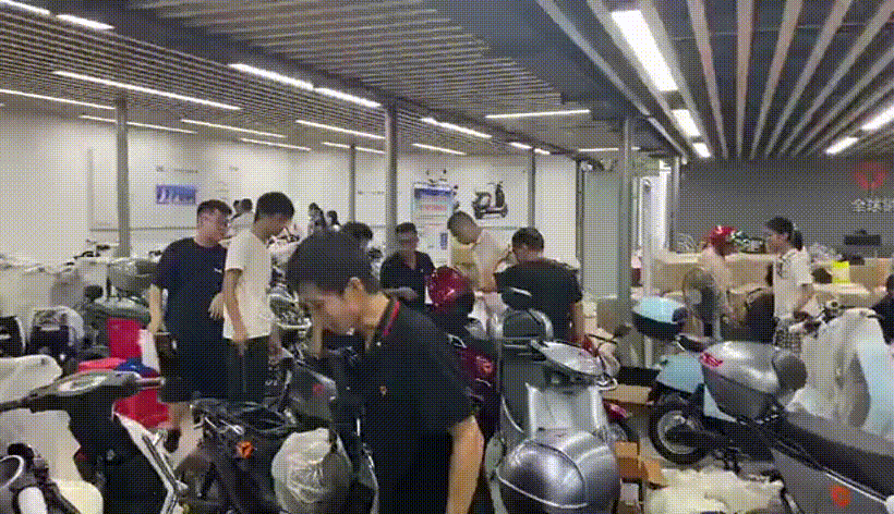 一次充电超200公里！雅迪以技术创新引擎，重新定义长续航
