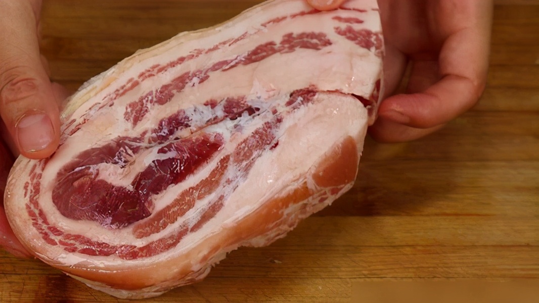 解冻肉不能直接用水泡，卖肉老板教我3招，迅速解冻和鲜肉一样鲜
