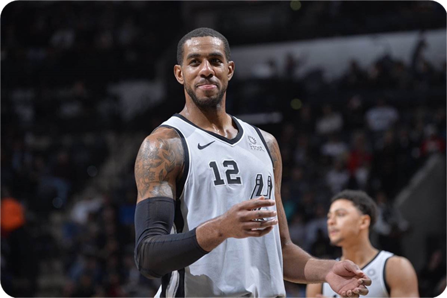 张伯伦下季继承15号(NBA官网评现役10大中锋：约基奇比肩张伯伦 大帝继承鲨鱼统治力)