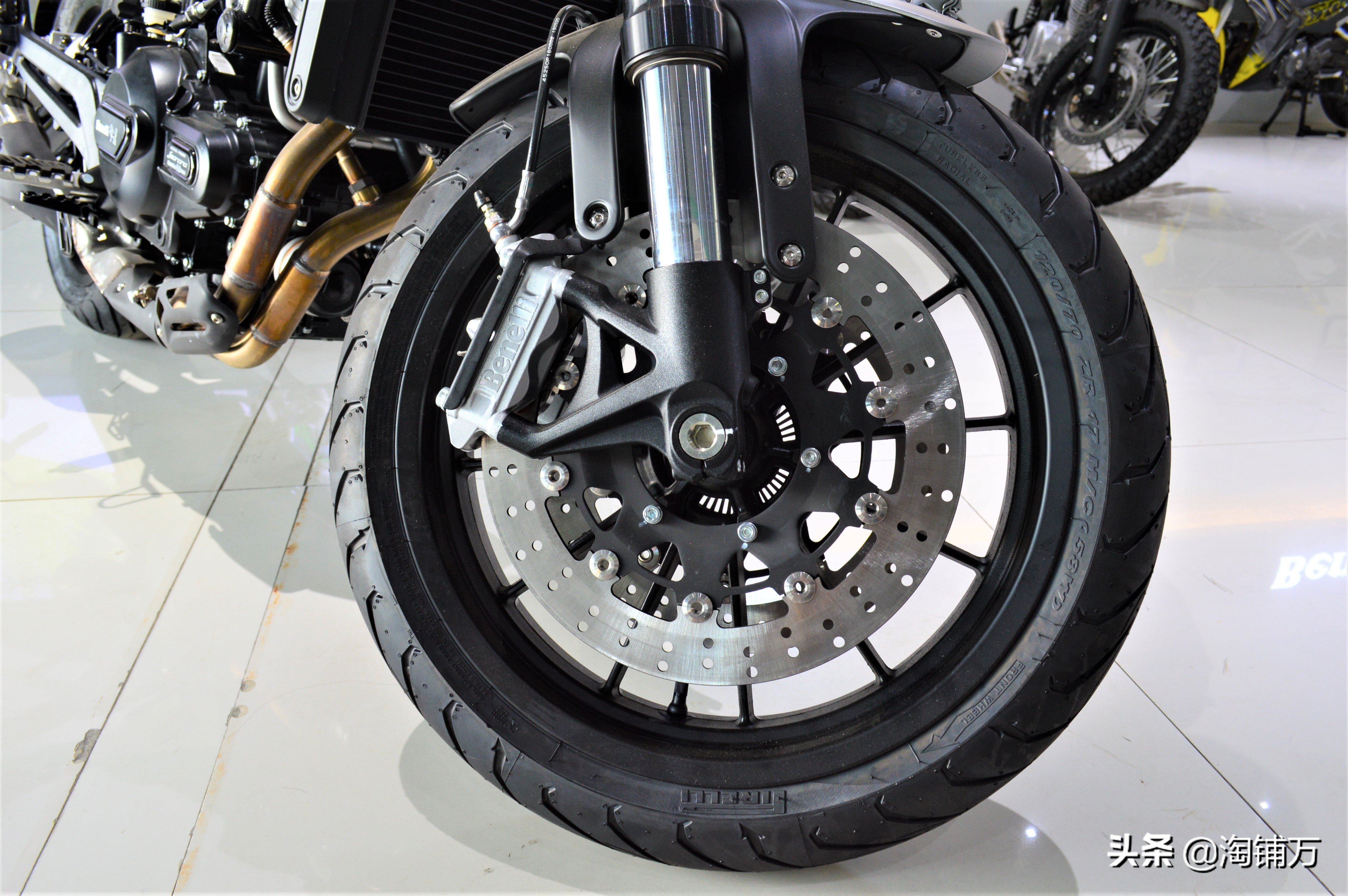 贝纳利幼狮500价格国产复古实力担当