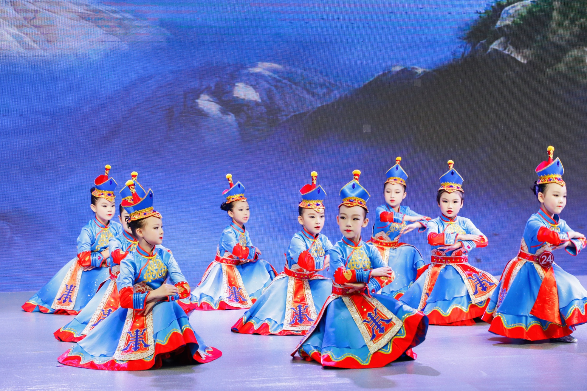 专访 | 舞林大会人气之星 巴艺斯勒舞蹈团:?乘风破浪,逐光前行