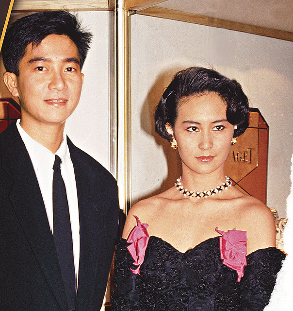 1993年,陈百强的葬礼上,何超琼扶灵被拒:他人妻子的身份不吉利