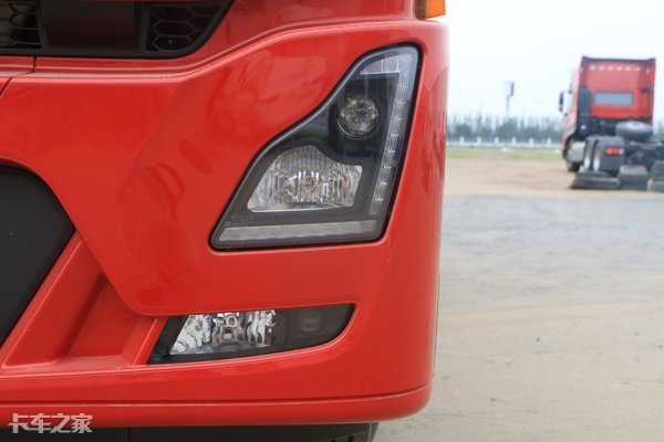 dCi465发动机+DT14变速箱，实拍东风KL牵引车，报价33.5万