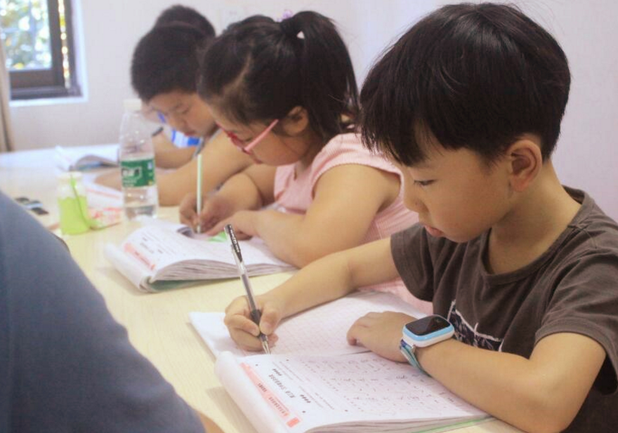 初中生自创“触角字体”火了，犹如二维码成精，老师看了想给0分