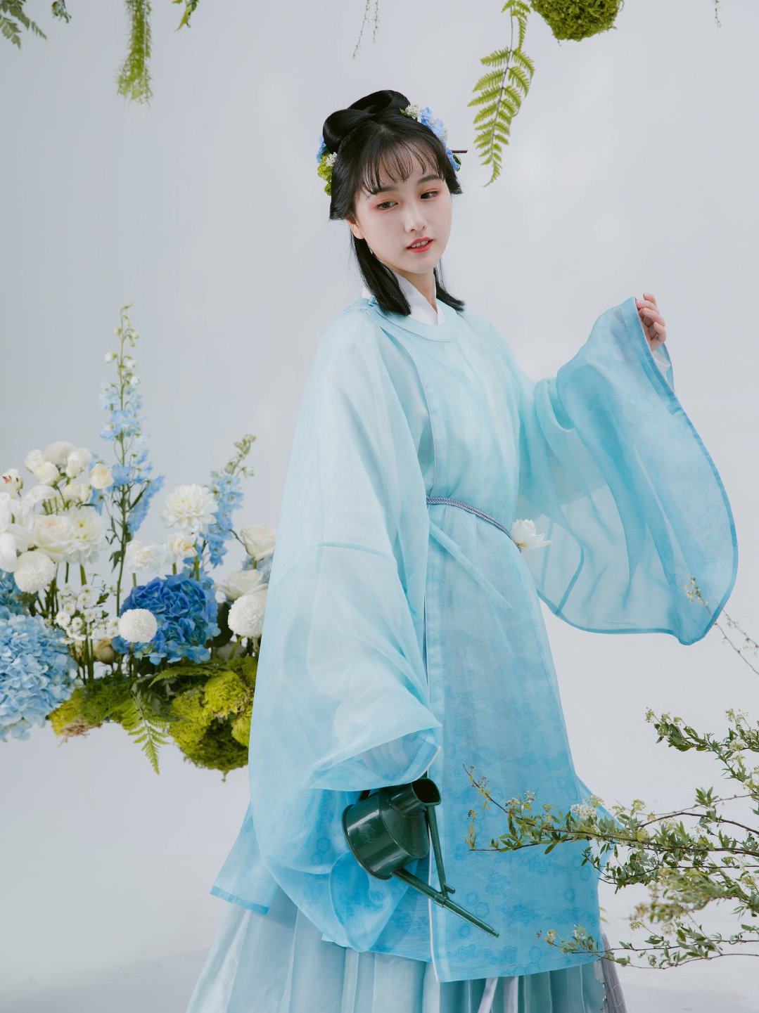 被纯蓝色的汉服美到了，不仅清新素雅，还纯净清爽，我爱了