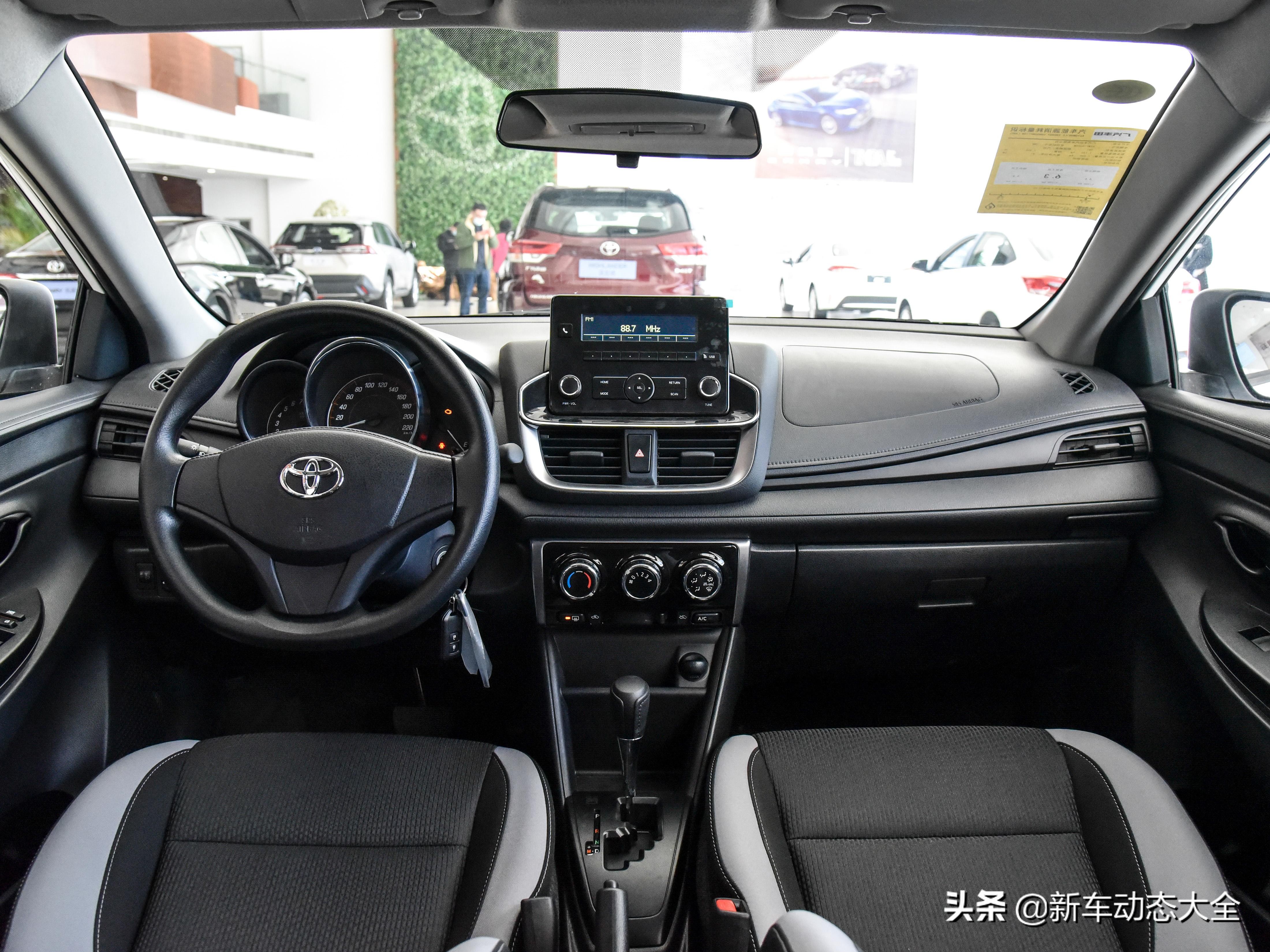 打你看丰田YARiS L 致炫，不到10万元就能拿下，还标配LED大灯