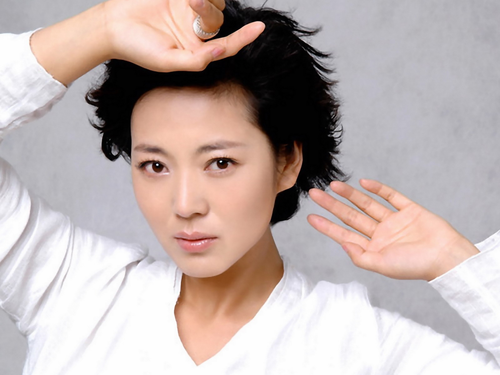 "农村一姐"王茜华:2婚倒追名导丈夫,后高龄产女,今成励志姐