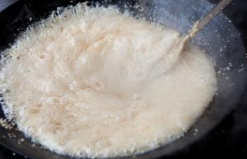 自制麦芽糖，只需小麦和糯米，简单又美味，都是童年的回忆