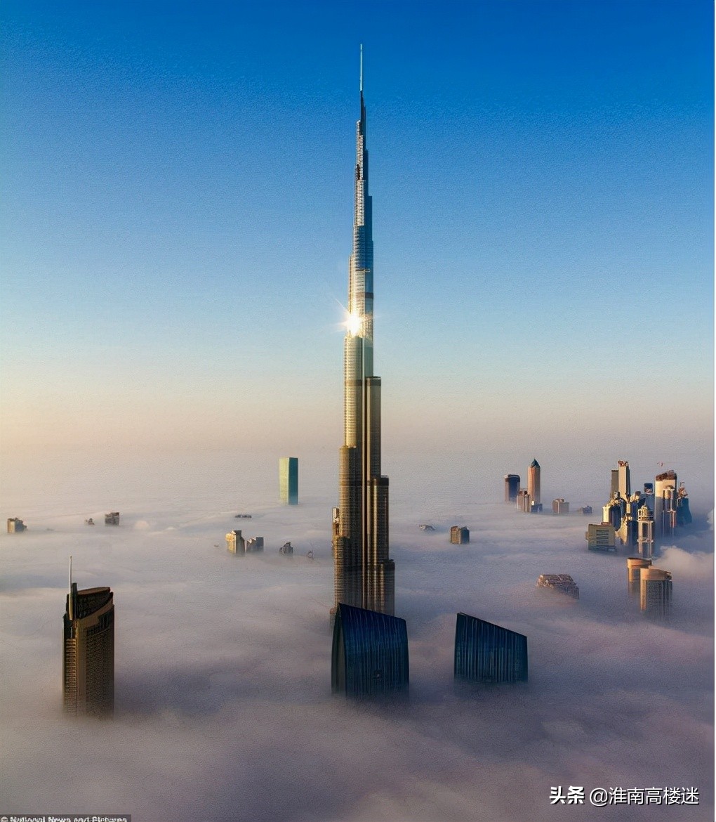 已建成的世界第一高楼 828米162层阿联酋迪拜哈利法塔