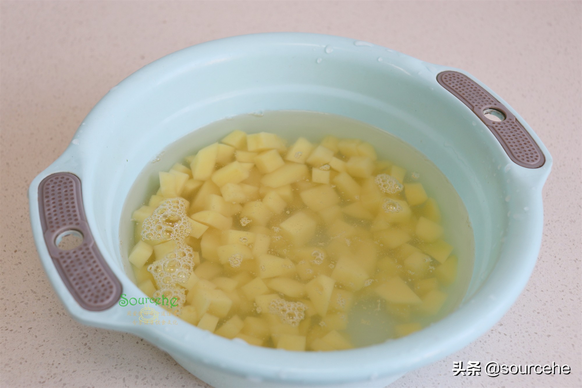 五花肉燉土豆,五花肉燉土豆的做法
