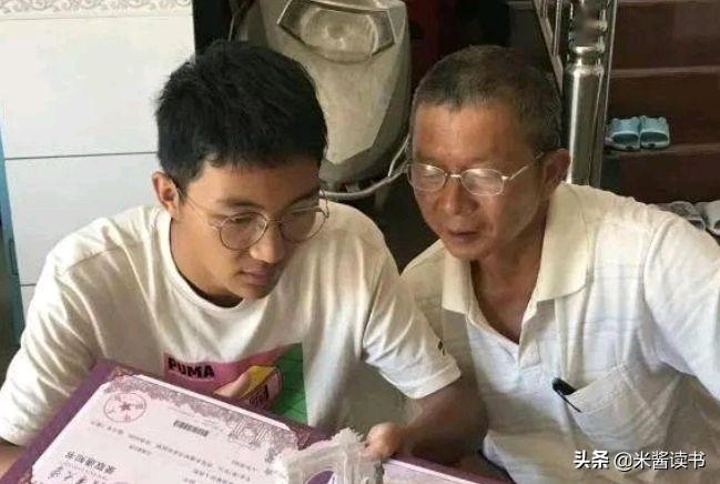 父亲是钢筋工，湖南男孩却以707分摘得高考状元考上清华，凭啥