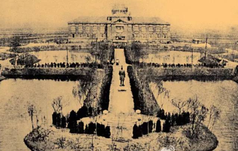 南开大学录取通知书送两颗莲子，是因为校内有一湖与一士