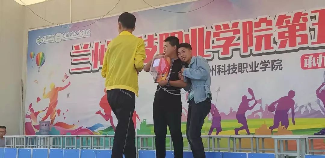 开学第一课“我和祖国共成长立志技能报国”主题教育活动文艺汇演