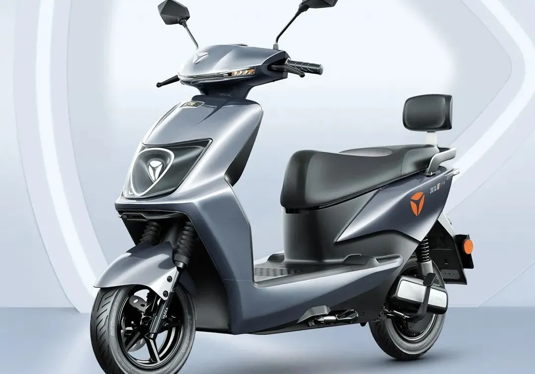 雅迪推出两款新车：2.0T7和2.0 E8，续航200公里，冬天也能跑长途