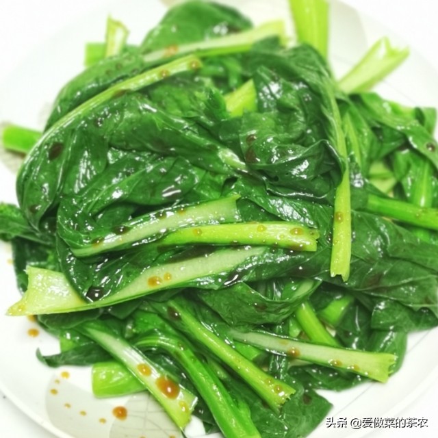 白灼青菜怎么做（掌握好3个小细节白灼青菜更好吃）