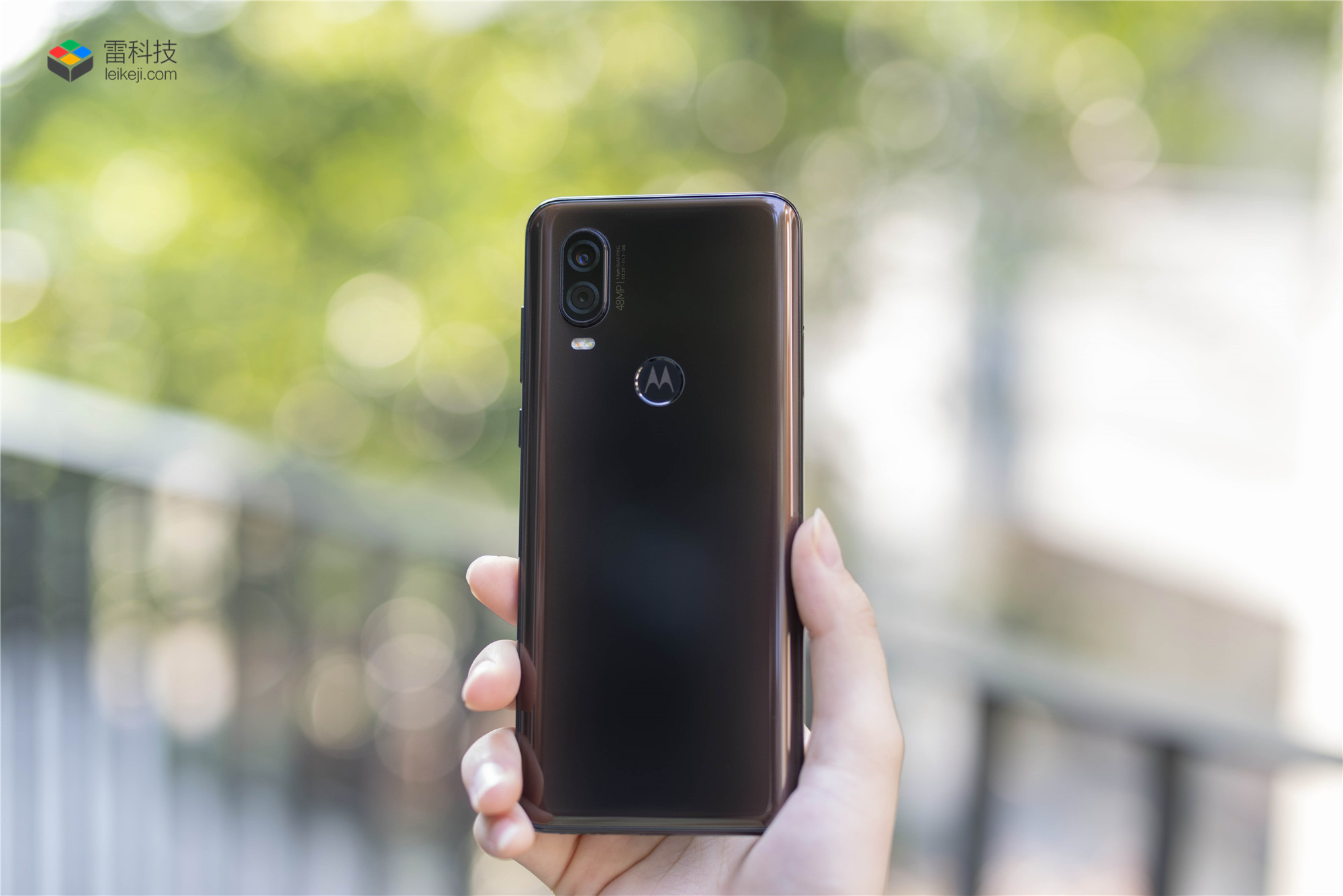 Moto P50上手玩：超独特屏幕带来另类体验