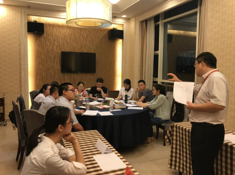 大学生“别出心裁”的简历火了，面试官哭笑不得，还意外被录取了