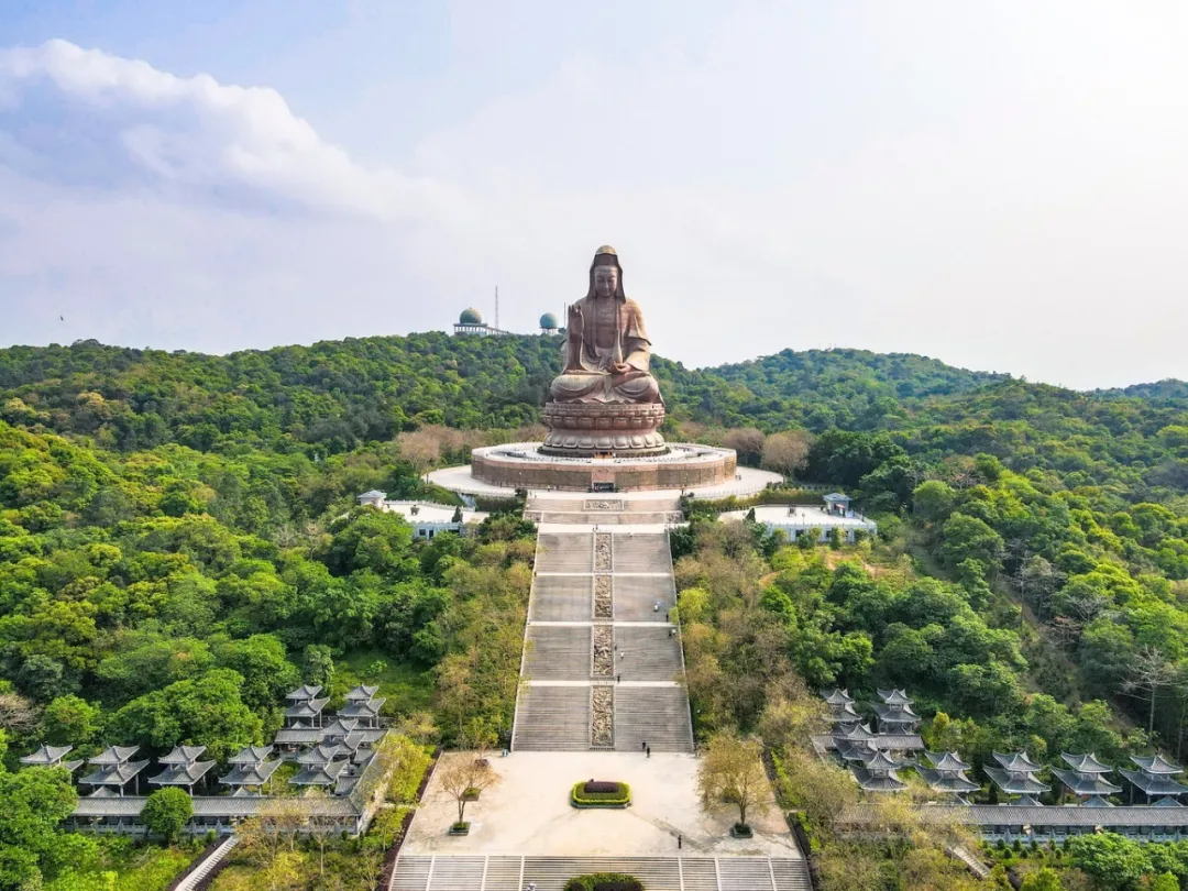 全国唯一一个拥有三个车牌的城市，富豪遍地