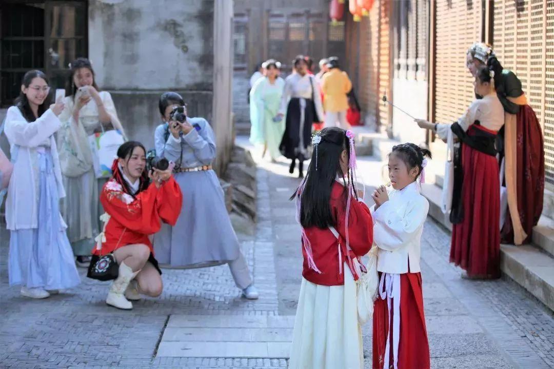 丹阳姑娘开了家汉服体验馆，带你穿越千年