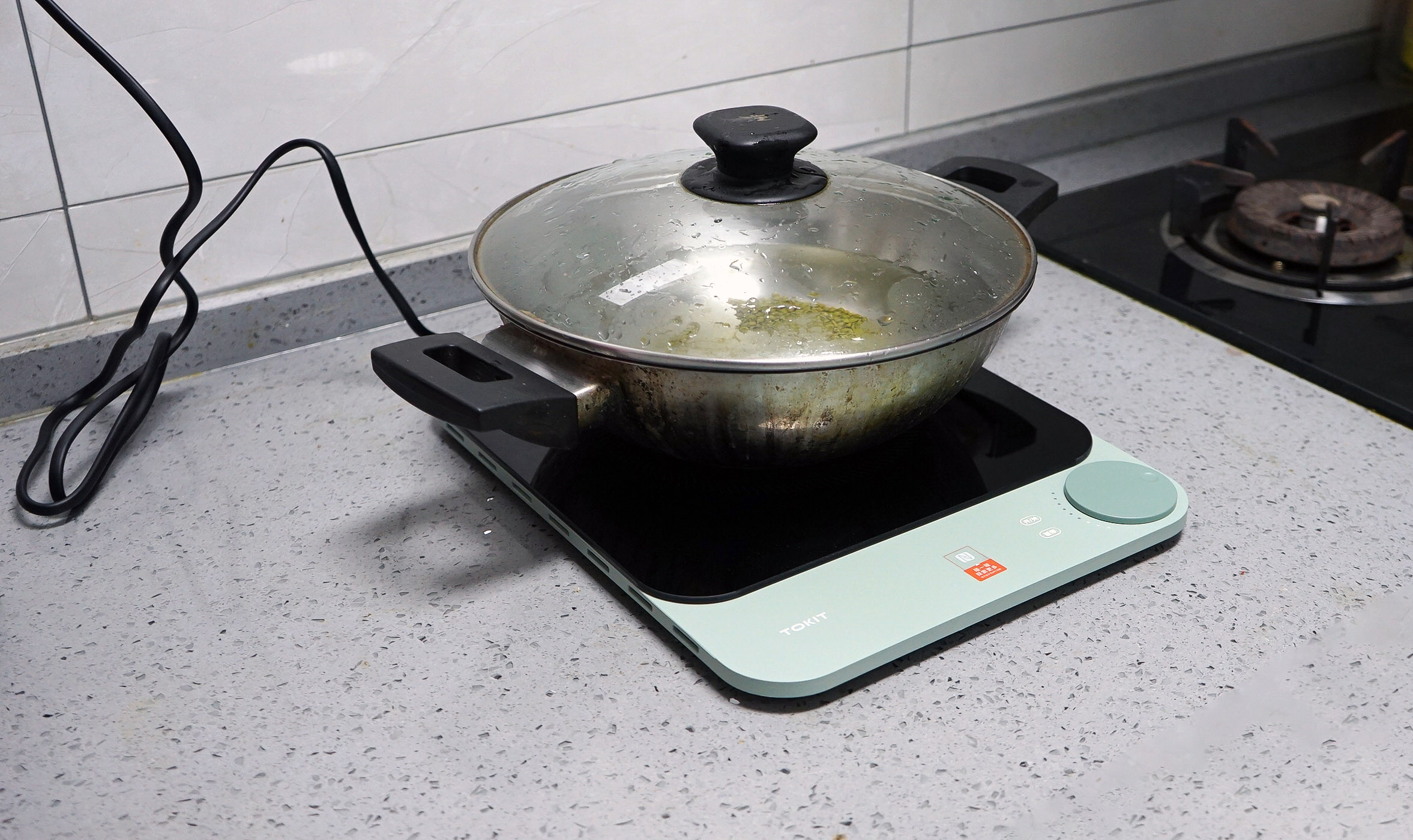 轻薄高颜值,硬核有实力,tokit厨几超薄轻彩电磁炉上手实测